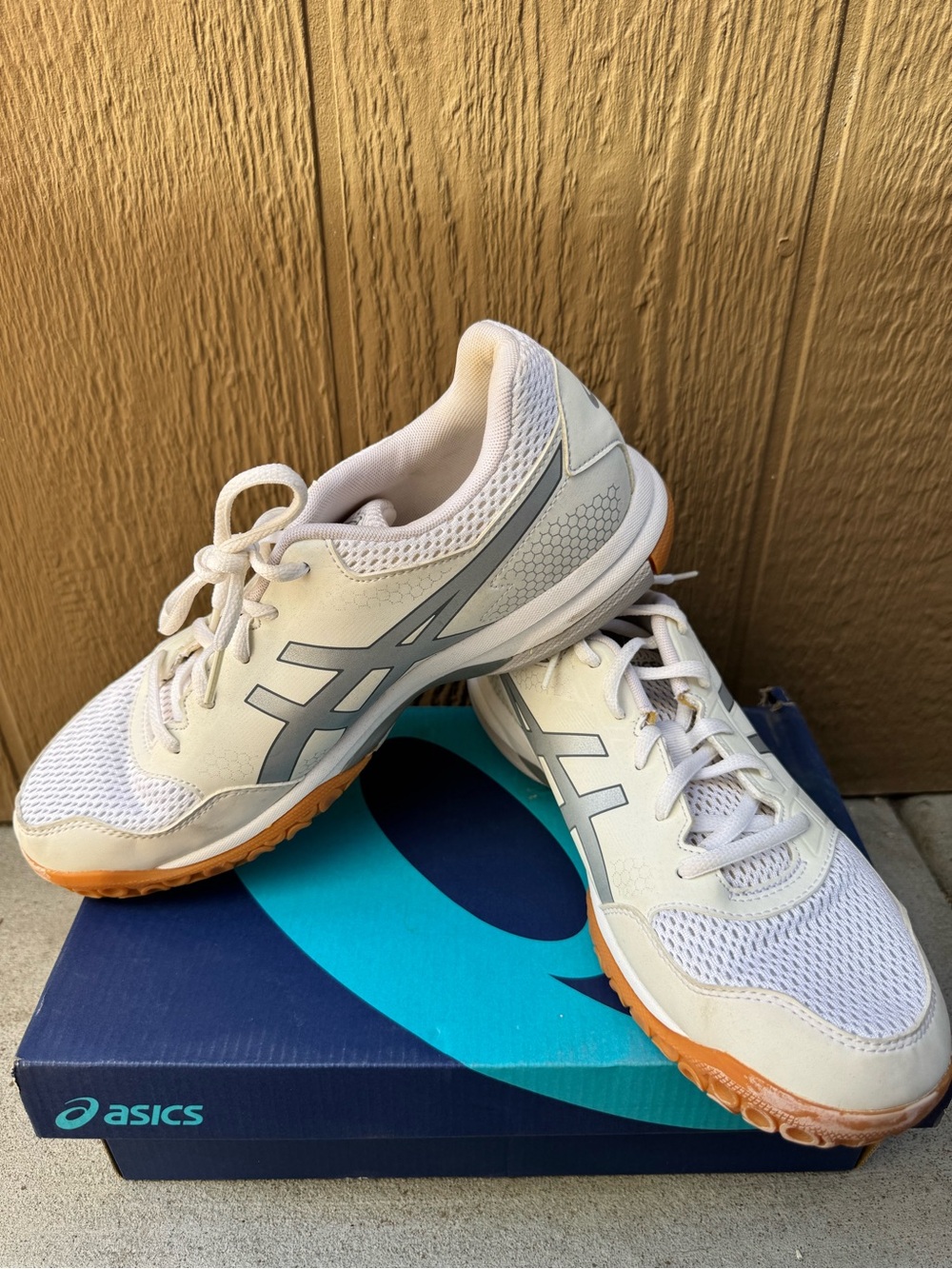 ASICS Women's Gel- Rocket 8  White and Gray Size 9.5